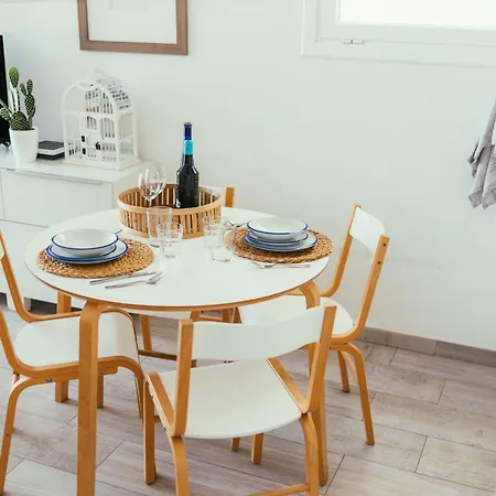 Playa Chica - Cozy & Comfy, Balcony, 2 Min To Beach بويرتو ذيل كارمين