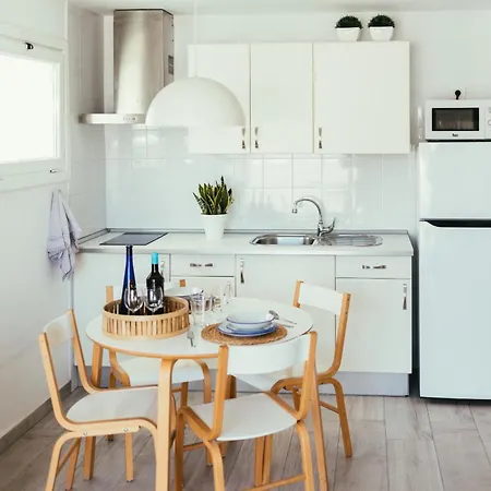 شقة Playa Chica - Cozy & Comfy, Balcony, 2 Min To Beach *